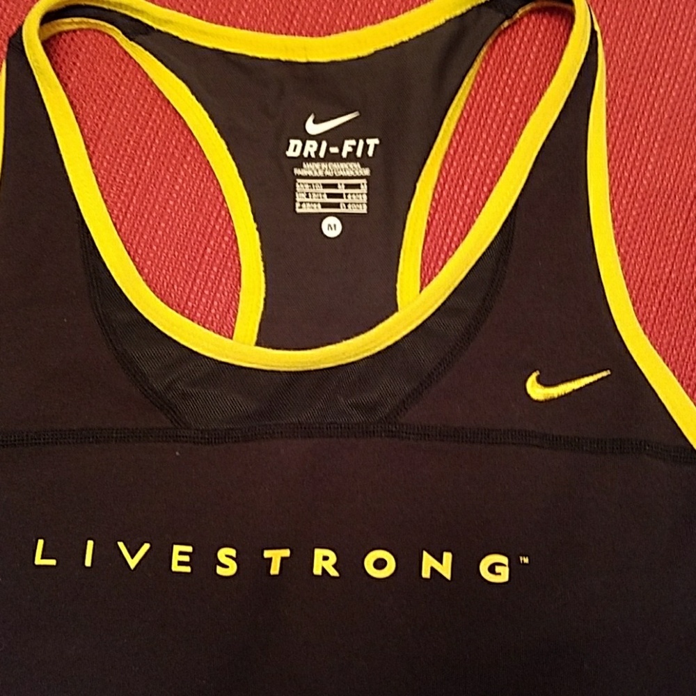 Workout top - Picture 2 of 4