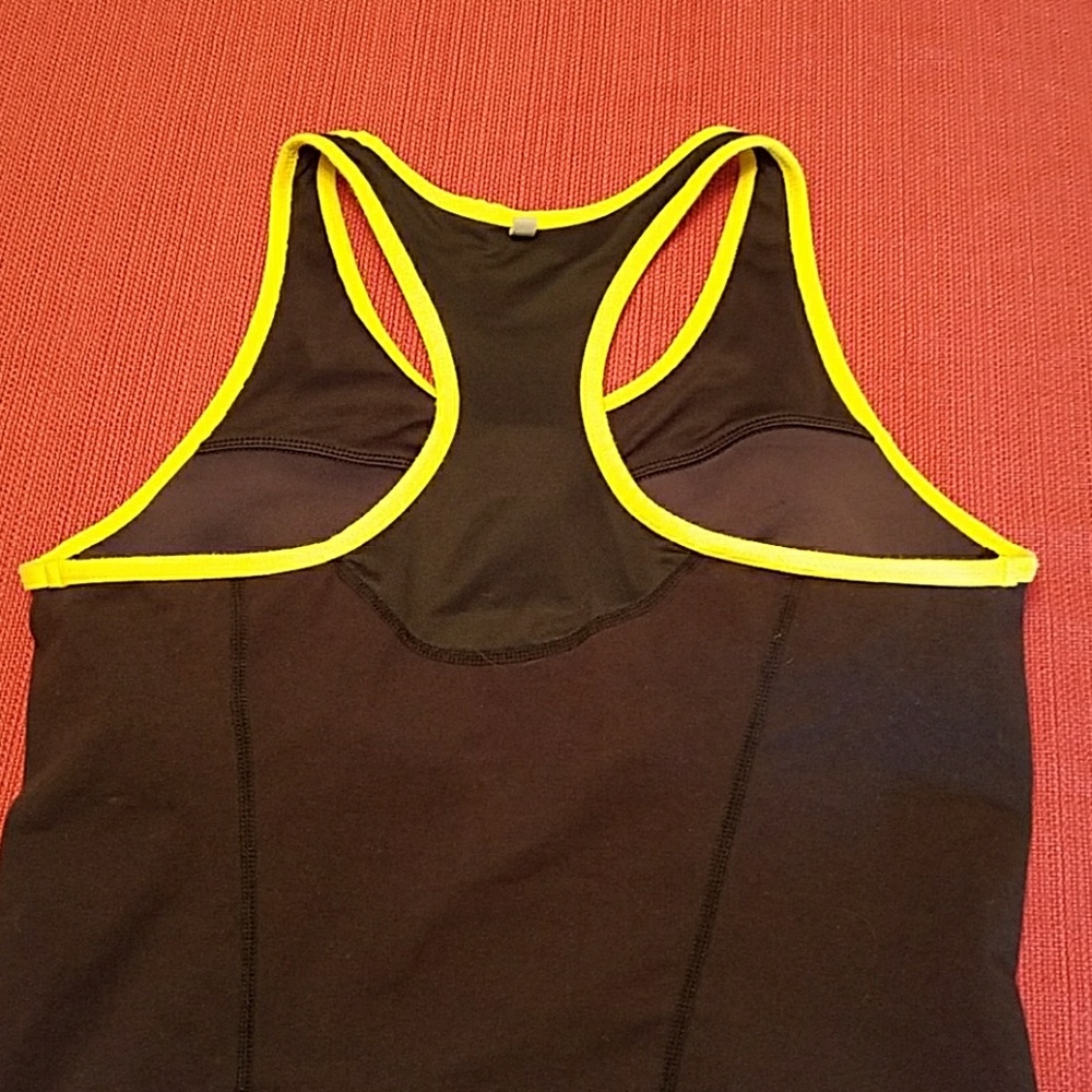 Workout top - Picture 4 of 4