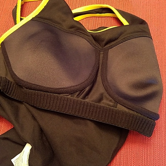 Workout top - Picture 3 of 4