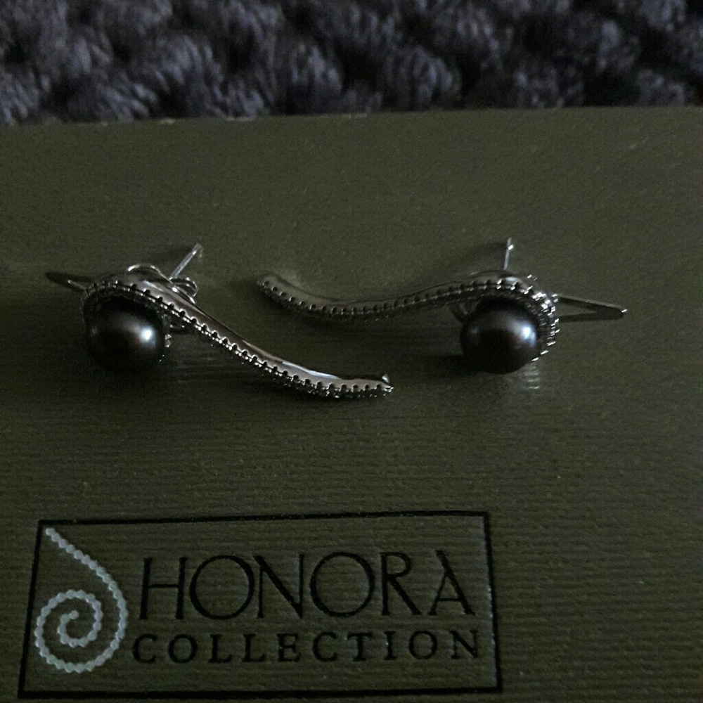 Pretty grey pearl earrings with diamond like stone
