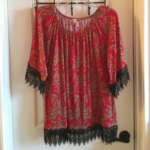 Tunic with lace trim