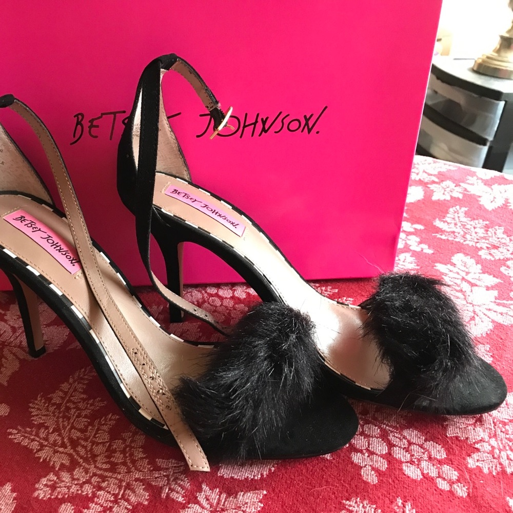 Betsy Johnson dress shoe