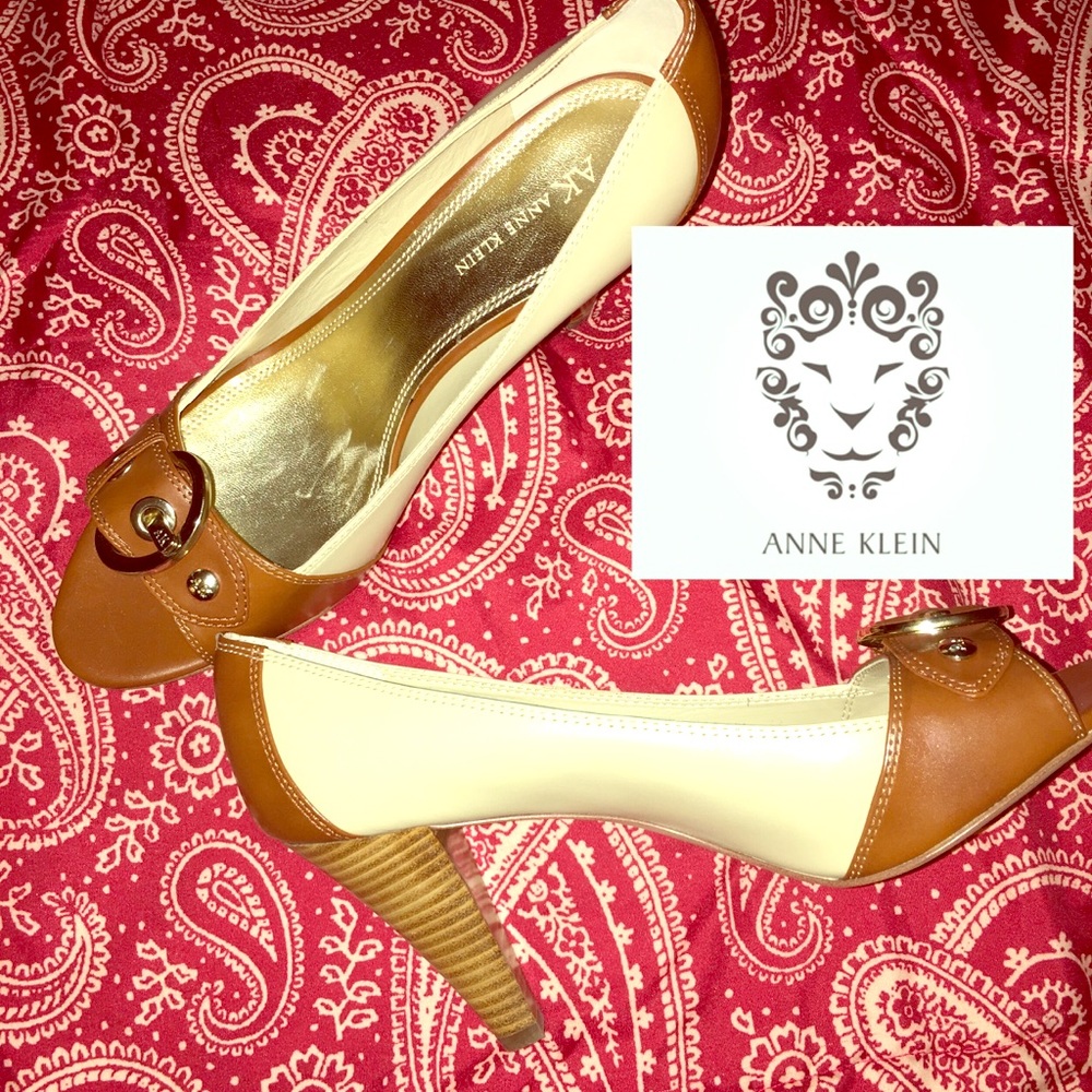 Anne Klein peep toe heels. Brown & Cream. Size 10