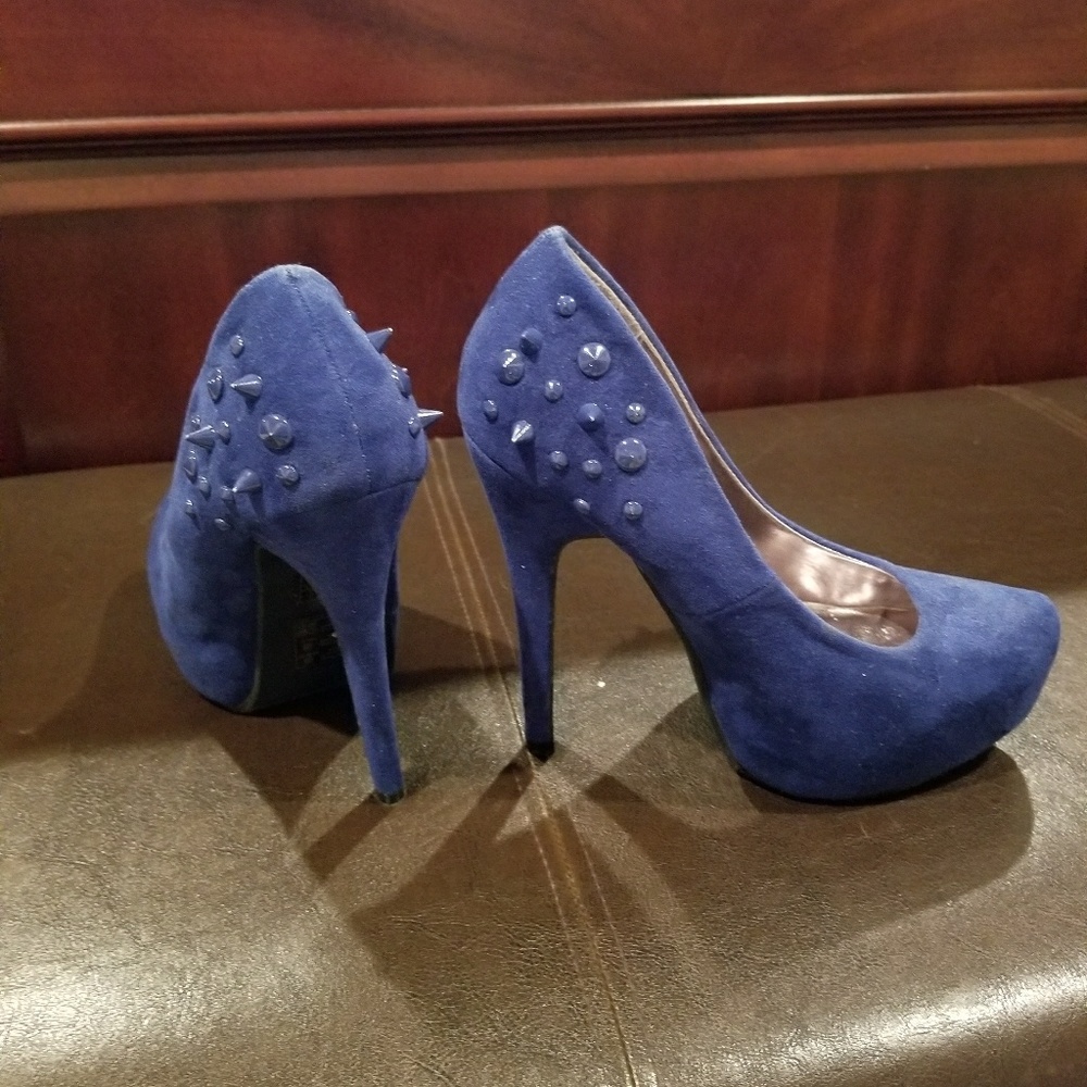 Shoes - Picture 2 of 2