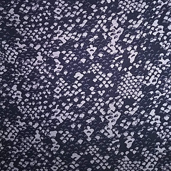 Snakeskin Print Loft - Picture 2 of 3