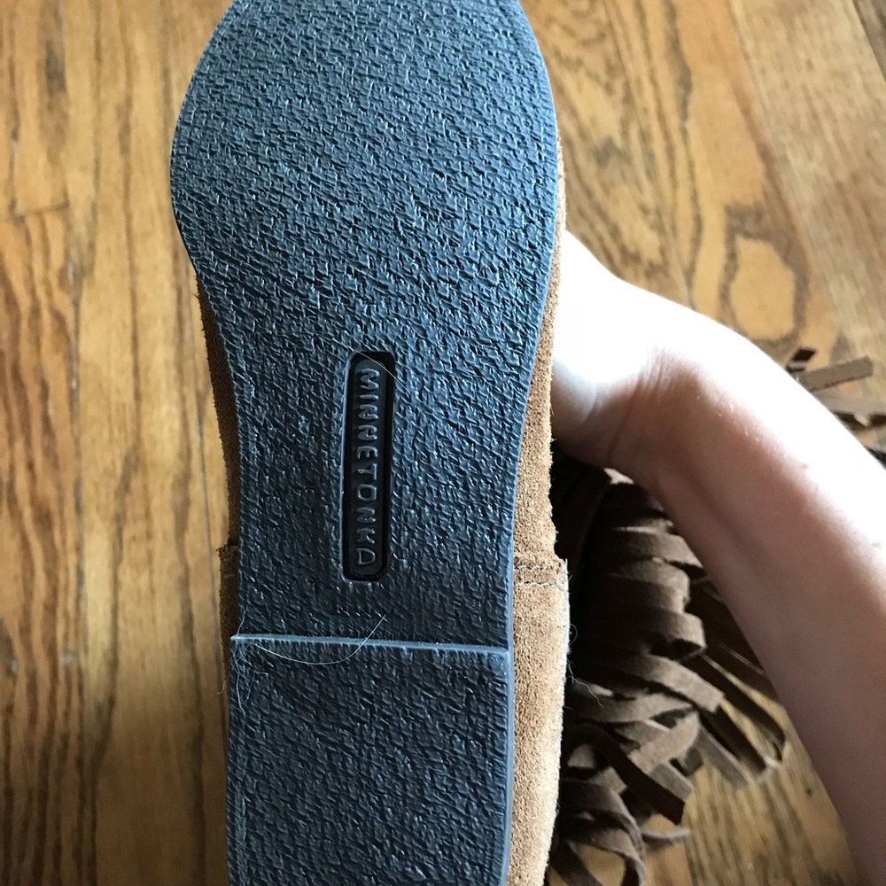 NWOT Minnetonka 3 Layer Fringe Boots - Picture 4 of 5