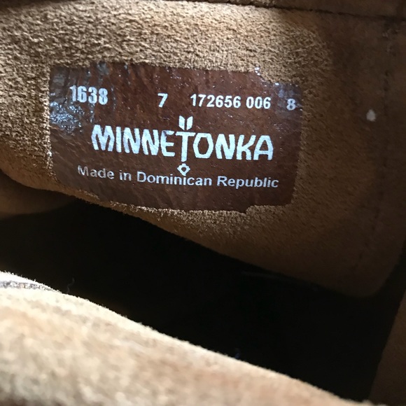 NWOT Minnetonka 3 Layer Fringe Boots - Picture 3 of 5