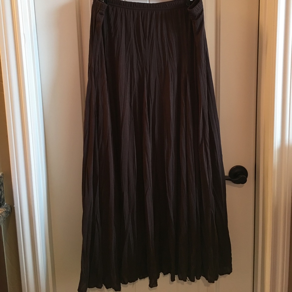 Maxi crinkle skirt