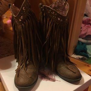 Fringe boots