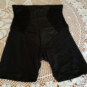 $$  Maidenform hi waist slimmer **EUC**