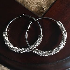 Beautiful hoop earrings 💄