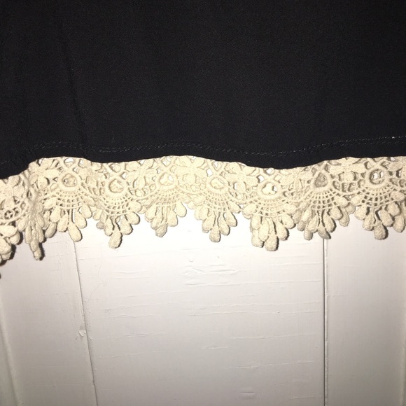 Forever 21 Black Long Sleeve Crop - Picture 2 of 3