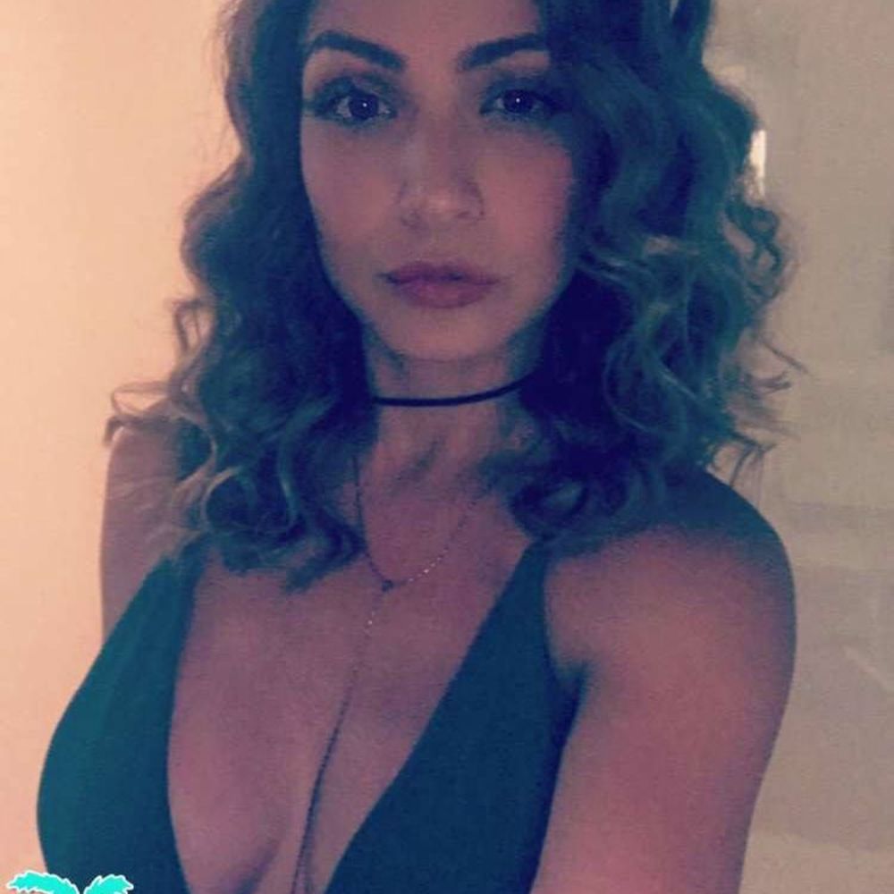 Meet your Posher, Yesenia