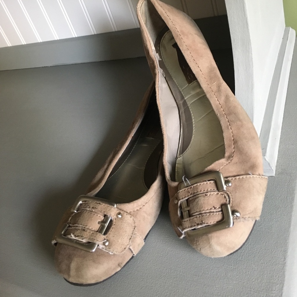 Bandolino size 9 Taupe flats