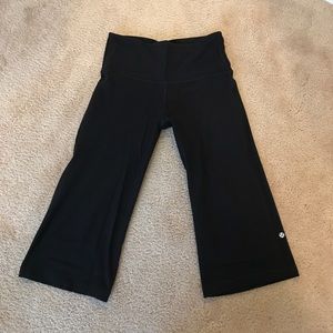 Lululemon cropped yoga pants