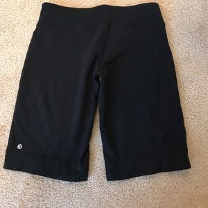 Black lukulemon shorts