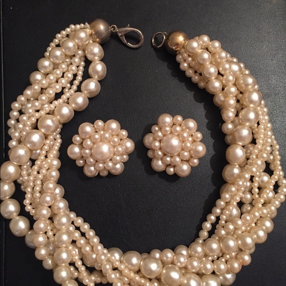 Pearl  chocker with matching earrings - Picture 1 of 5