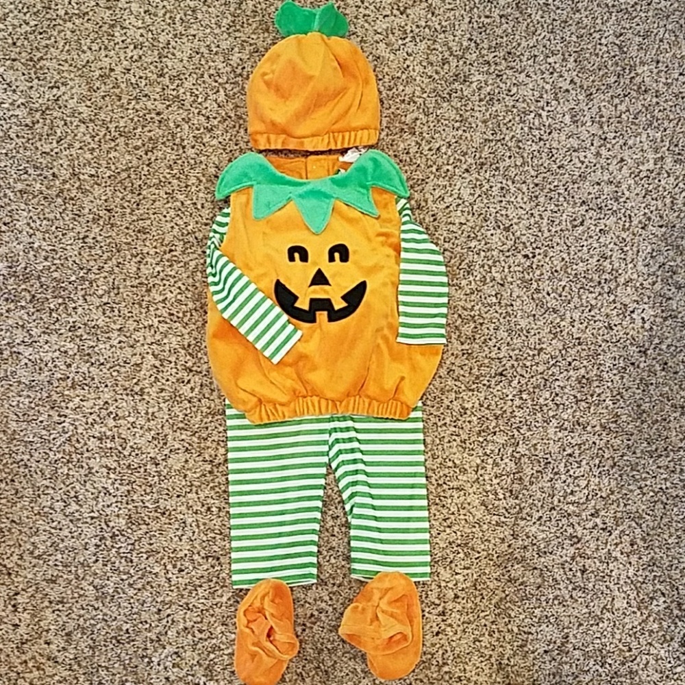 Precious 12-18 month pumpkin costume.
