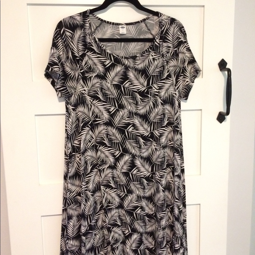 Jersey knit swing dress with black and White print