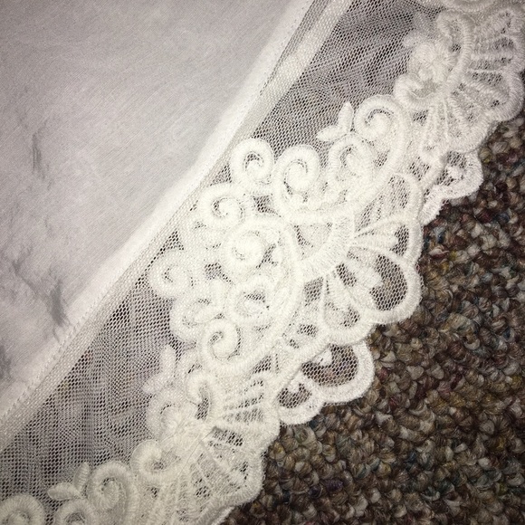 White V Neck Blouse - Picture 2 of 3