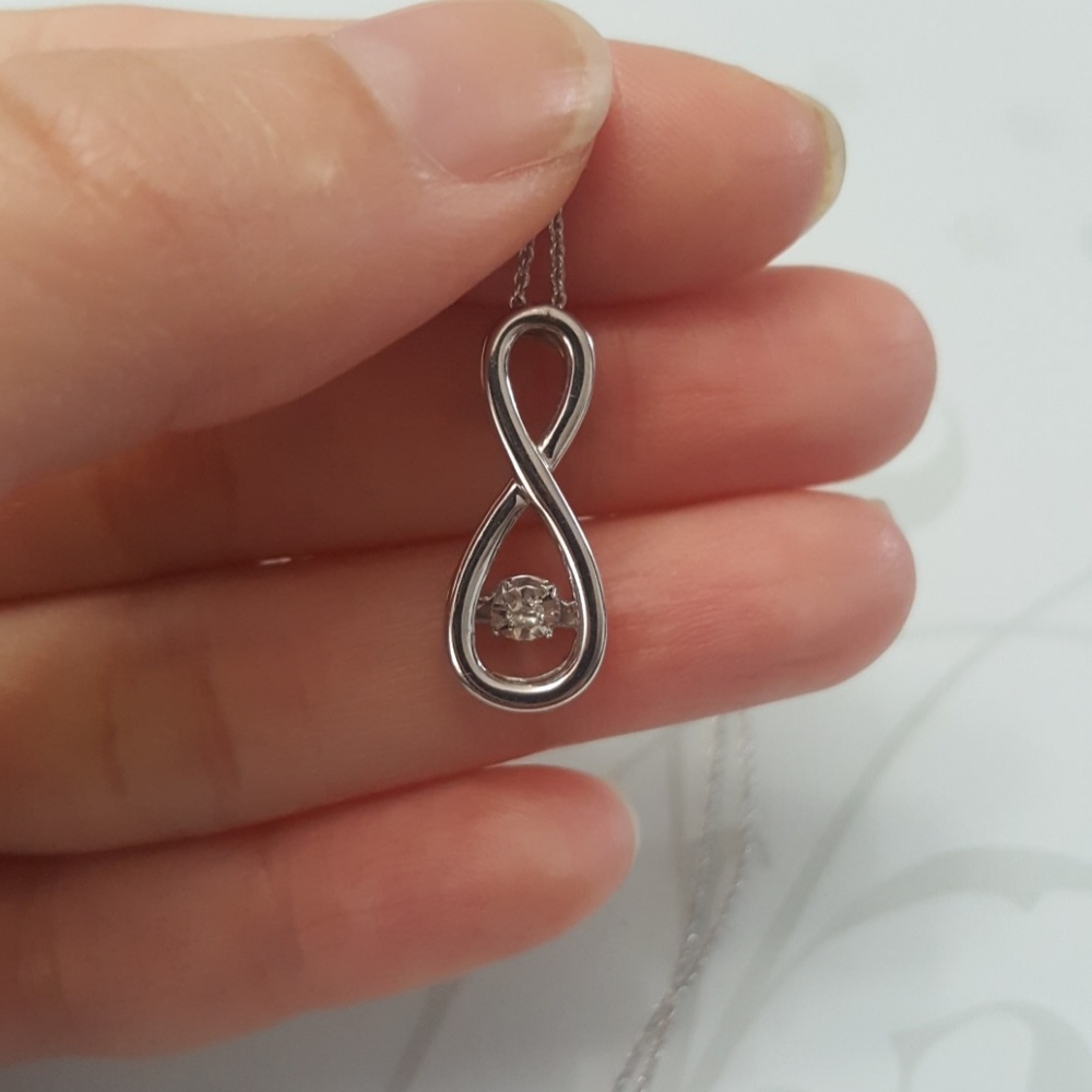 ❤Sterling silver infinity necklace w diamond point