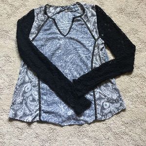 BKE Boutique pattern long sleeve shirt