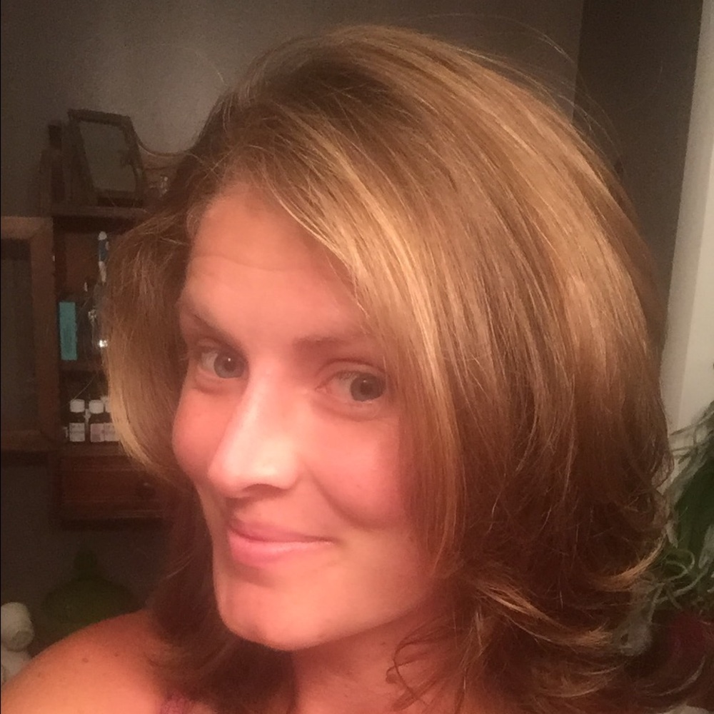 Meet your Posher, Elise