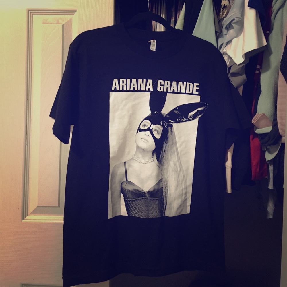 Ariana Tour shirt