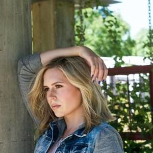 Meet your Posher, Nikole