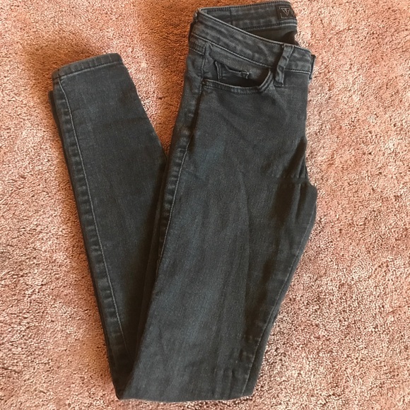 Faded Black Guess skinnies🖤 - Picture 1 of 8