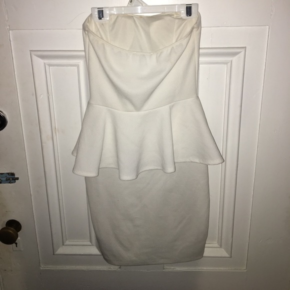 White Strapless Cocktail dress - Picture 2 of 3