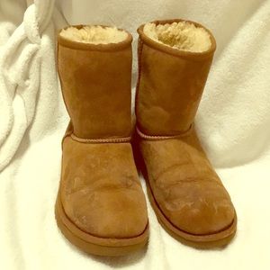Size 4 short uggs