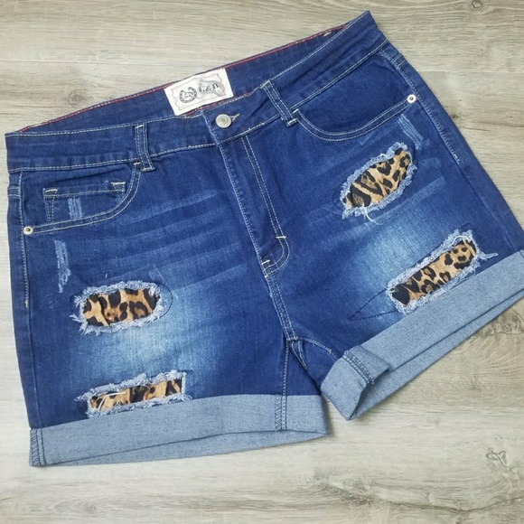 Distressed cheetah detail jean shorts - Picture 1 of 2