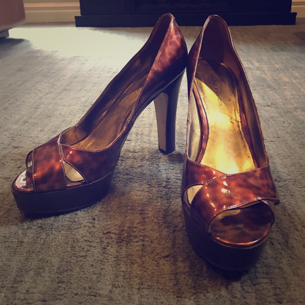 Leopard/animal patent leather heels