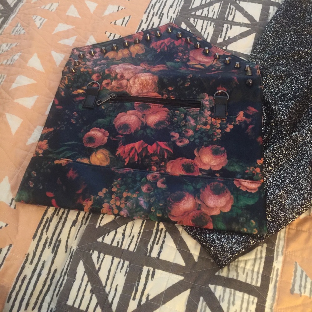 Floral clutch