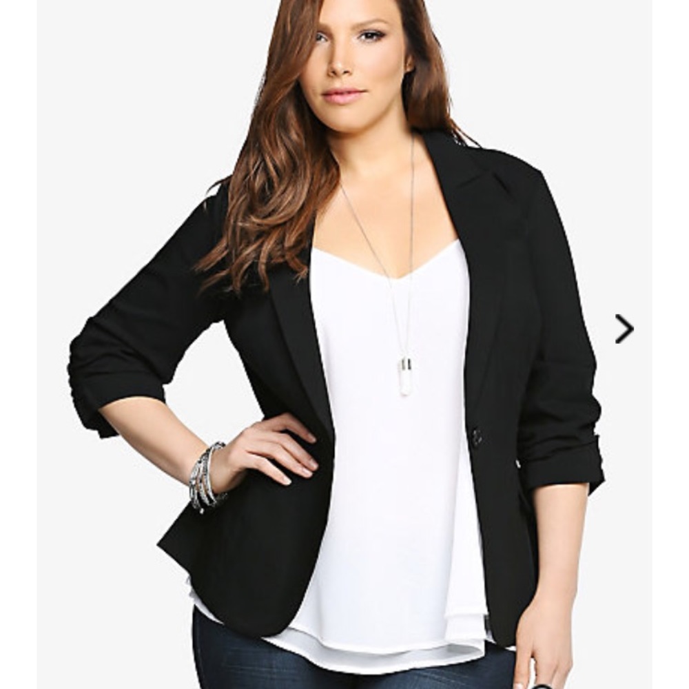 Super flattering black blazer NWT