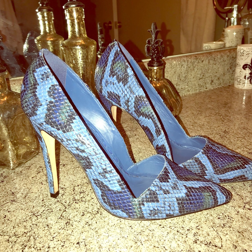 Alice And Olivia Blue Croc Embossed Leather Pumps
