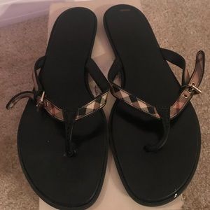 Burberry patent leather flip flop
