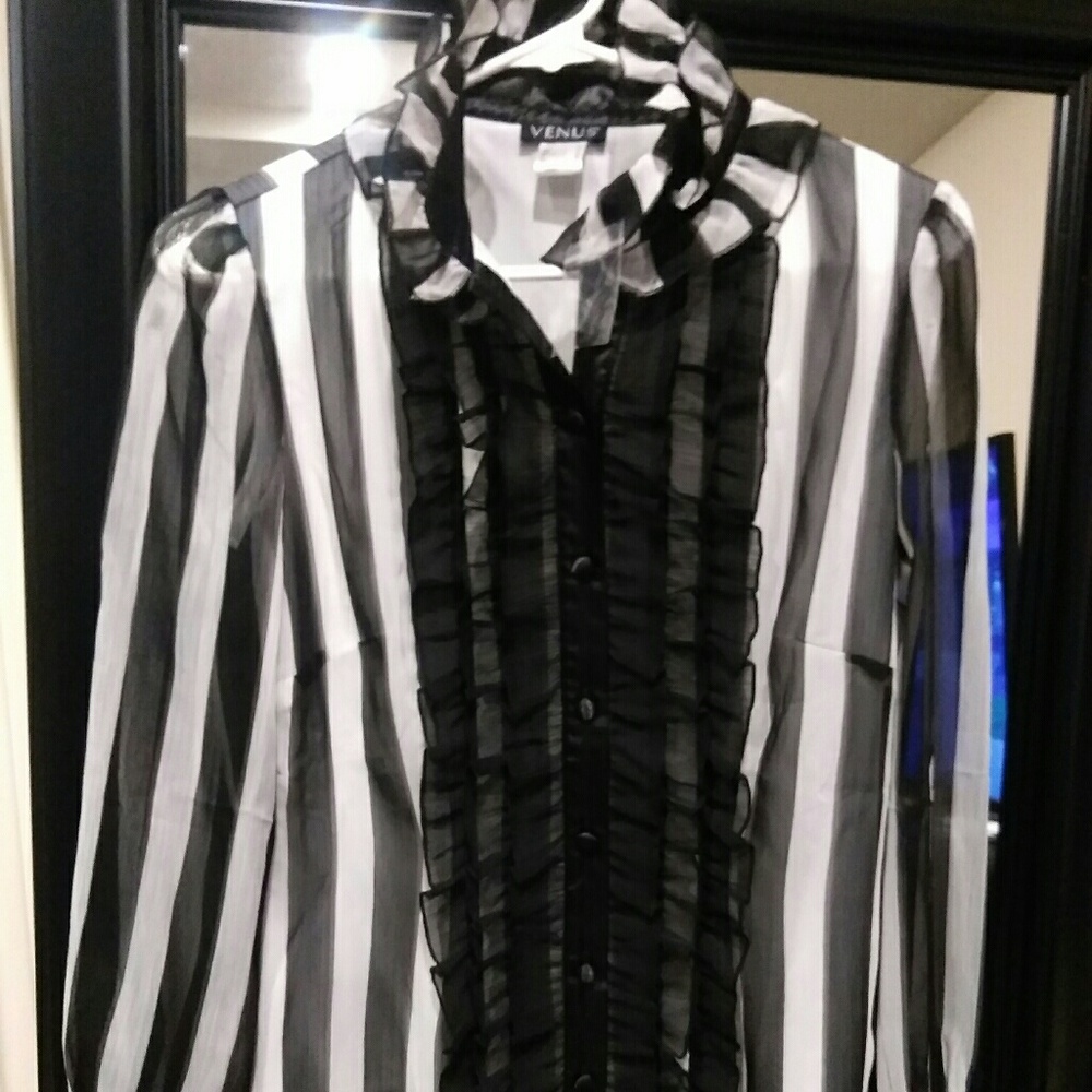 Beautiful striped lace ruffle blk/wht blouse 8us