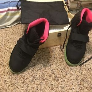 NIKE AIR YEEZY NRG Solar Red 2