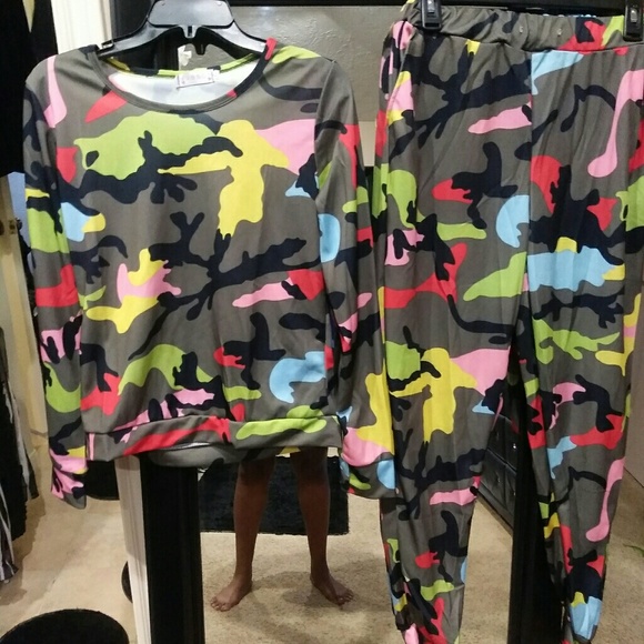 Multi Colored Pants set size Lrg - Picture 2 of 3