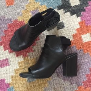 Kenneth Cole Reaction Fridah Fly booties