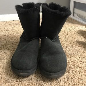 Black short uggs with bows on the back