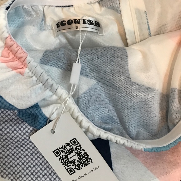 Cute beach romper! - Picture 2 of 3