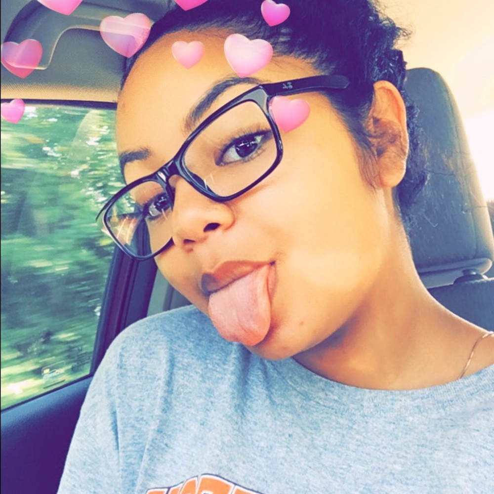 Meet your Posher, Nikia