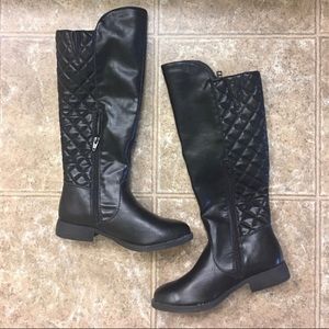 Quilted black boots