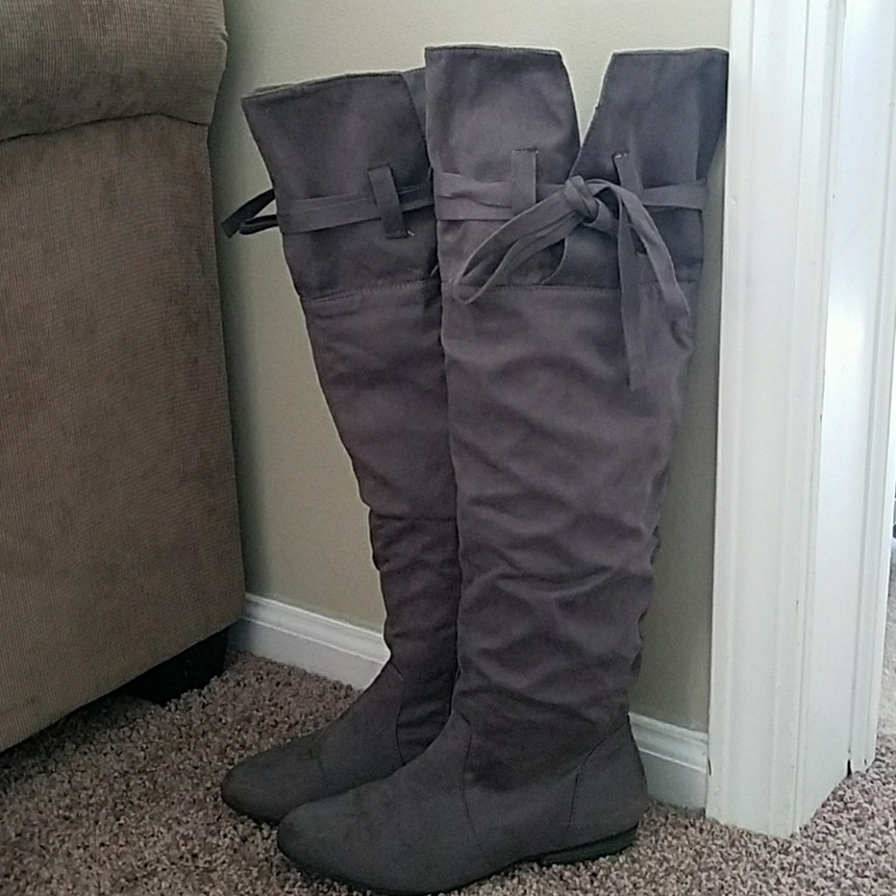 Tall riding boots