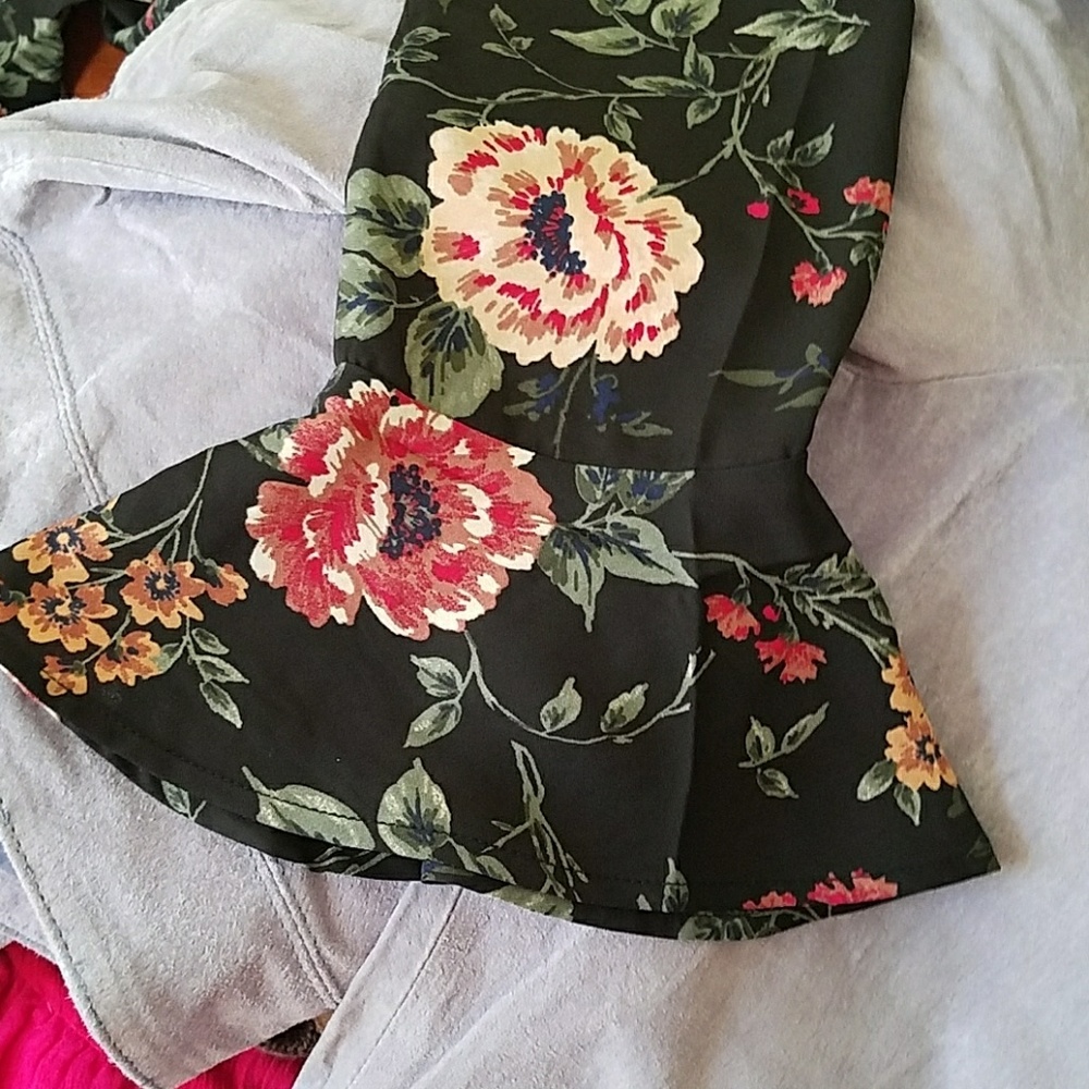😍FLORAL BELL SLEEVES - Picture 7 of 8