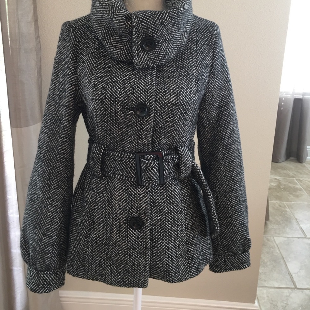 Women’s belted tweed jacket