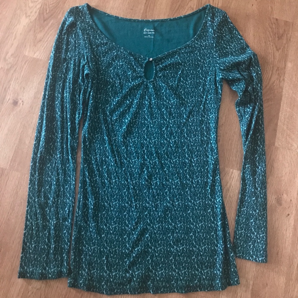 Express sexy basic tee Medium